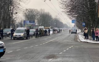 На Львовщине весь транспорт будет останавливаться во время минуты молчания