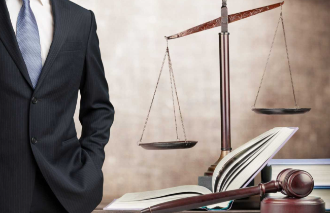 Кто из свидетелей и потерпевших по уголовным делам может получить бесплатно услуги адвоката