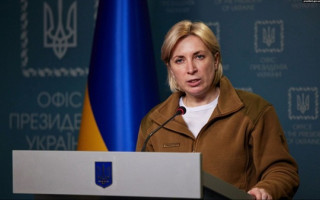 Ирина Верещук сообщила, что украинцам за границей, подавшим документы еще весной 2024 года, отдадут их паспорта
