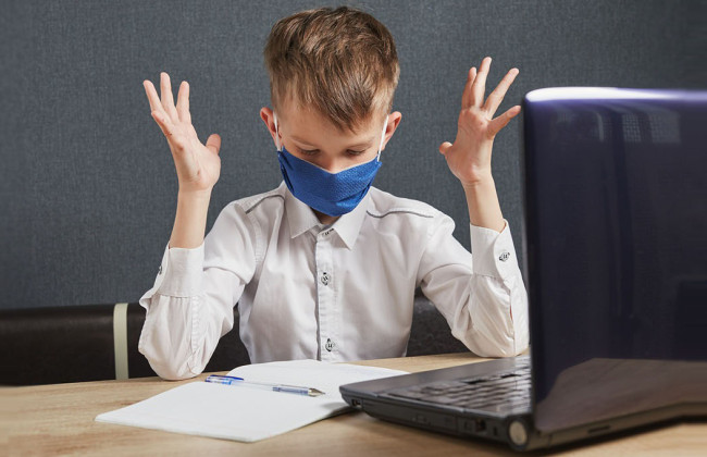 Во Львовской области школы переводят на «дистанционку» и вводят «масочный режим» в больницах