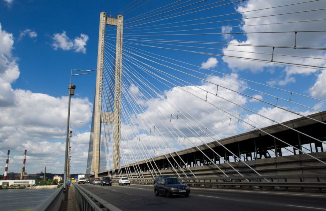В Киеве планируют возобновить движение по Южному мосту для всех киевлян