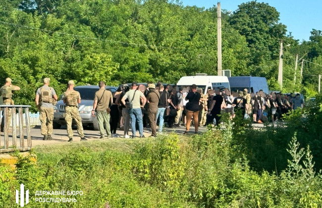 Судитимуть групу зловмисників, які намагалися за $4,5-18,5 тисяч вивезти з України близько 100 чоловіків
