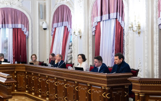 Должна ли ВККС зачислить стаж в должности помощника судьи к стажу научной работы, если он имеет научную степень — позиция Большой Палаты Верховного Суда