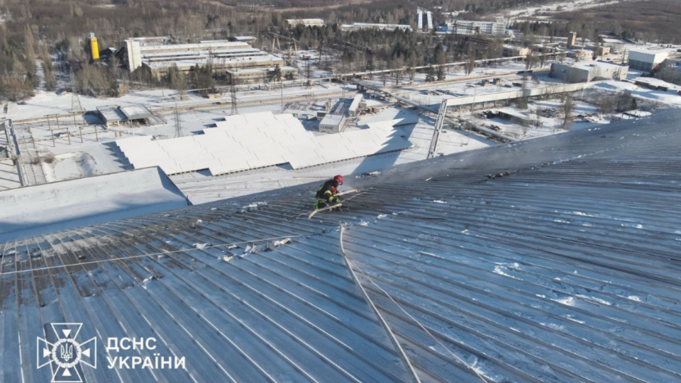 На Чорнобильській АЕС досі продовжують боротись із наслідками російського удару, фото