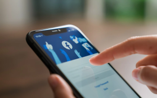 Facebook вводит новую политику и удалит старые прямые трансляции пользователей