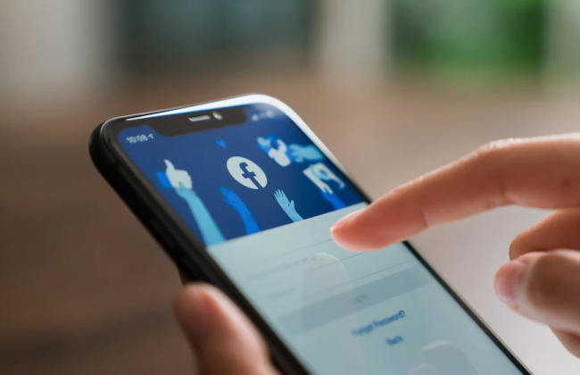 Facebook впроваджує нову політику і видалить старі прямі трансляції користувачів