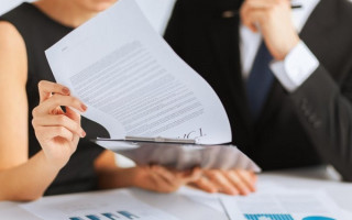 Чи може роботодавець у примусовій формі залучити працівника до виконання роботи відсутнього колеги