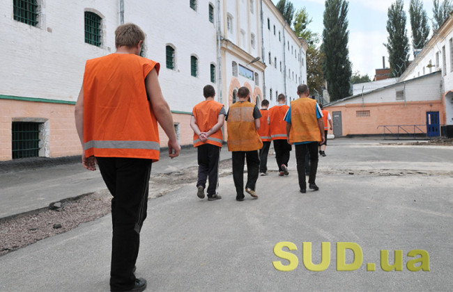 Учреждение, использующее труд осужденных, обязано платить налоги и ЕСВ с их зарплаты независимо от заключения трудового договора – КАС ВС