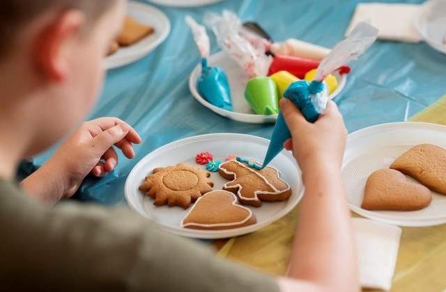 Директору лицея вынесли выговор из-за мастер-класса по изготовлению пряников в поддержку ВСУ — что решил апелляционный суд