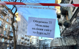 У Києві попереджають про падання снігу та бурульок зі стріх