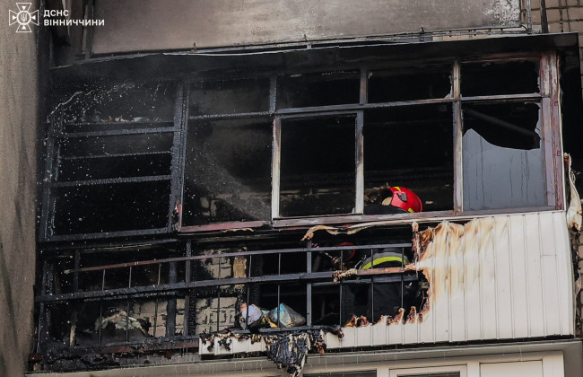 У Вінниці 13-річний хлопчик спалив балкон квартири, граючись із сірниками – фото