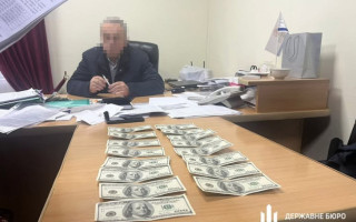 Помогал военнообязанным избегать мобилизации — на взятке погорел руководитель Хмельницкой РГА Паламарчук