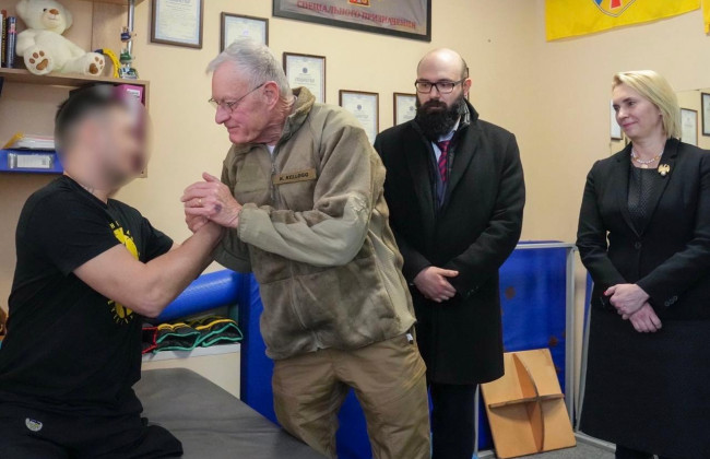 «Убийства должны прекратиться», – Кит Келлог рассказал о визите к раненым военным