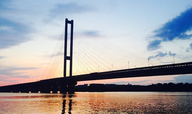 В Киеве могут частично разрешить движение по Южному мосту в привычном режиме