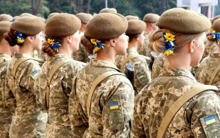 Количество женщин, интересующихся службой в армии, – увеличилось