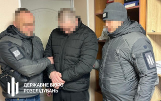 ДБР затримало посадовця військової частини, який зібрав «данину» на 1 млн грн із підлеглих