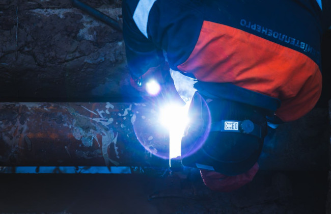 В Киеве два микрорайона остались без отопления из-за повреждения теплосети