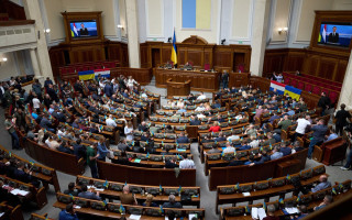 Народные депутаты начали заседание с исполнения духовного гимна ввиду установленного ранее Национального дня молитвы