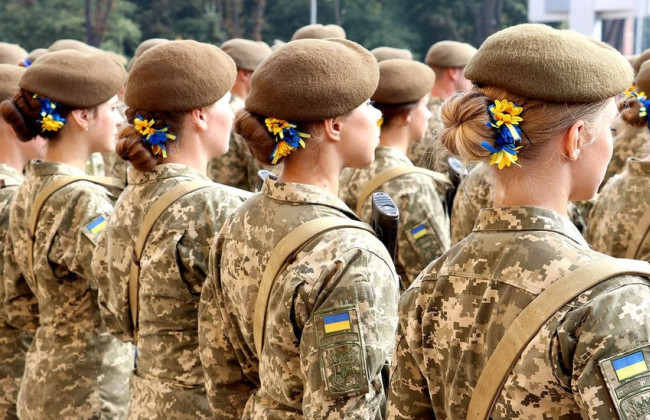 Количество женщин, интересующихся службой в армии, – увеличилось