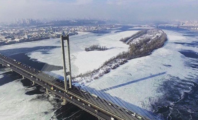 Киев обсудит снятие ограничений движения по Южному мосту на заседании Совета обороны