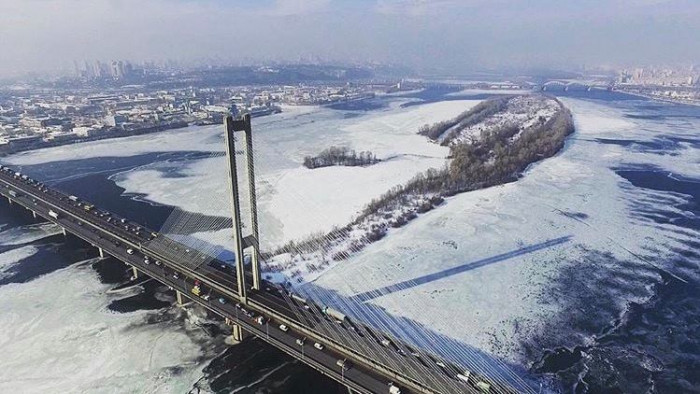 Київ обговорить зняття обмежень руху Південним мостом на засіданні Ради оборони