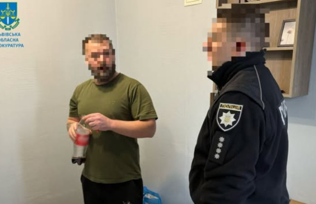 Задержали злоумышленника, который обманул граждан на 900 тыс грн, выдавая фейковые удостоверения о службе в войсках