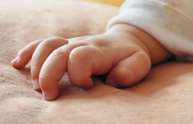 На Івано-Франківщині жінка самостійно лікувала доньку від коронавірусу, внаслідок чого дитина померла