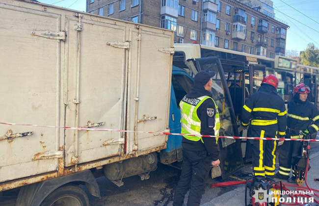 В Киеве будут судить 70-летнего водителя «Газели», который влетел в автобус с людьми