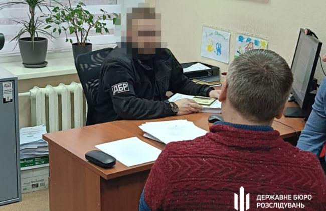 В Запорожье бывший правоохранитель продавал ритуальному агентству данные об умерших — его будут судить