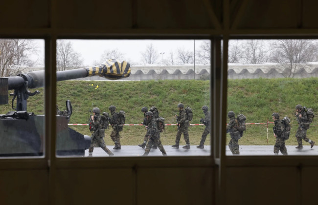 Начальник армии Томас Суесли и глава разведки Швейцарии Кристиан Дасси покинут должности