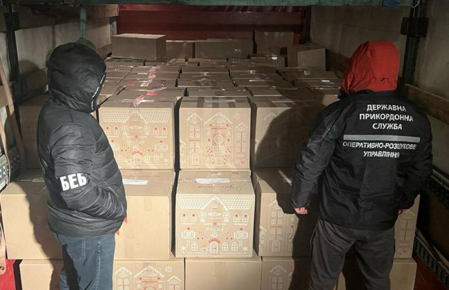 В Киеве разоблачили масштабную схему продажи поддельных сигарет на 12 млн гривен