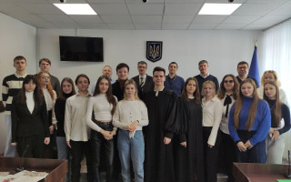 Практичний досвід для майбутніх правників — у Дніпропетровському окружному адмінсуді відбулося модельне судове засідання, фото