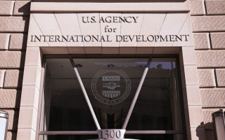Голова Верховного Суду США Джон Робертс зупинив дію ухвали федерального судді, який наказав Держдепу і USAID виплатити кошти отримувачам грантів