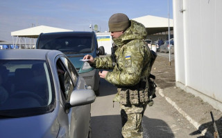 Минкульт остановит выдачу писем на выезд за границу журналистам и художникам, потому что они не всегда возвращаются