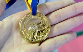 З 2025 року випускники не отримуватимуть золоті чи срібні медалі