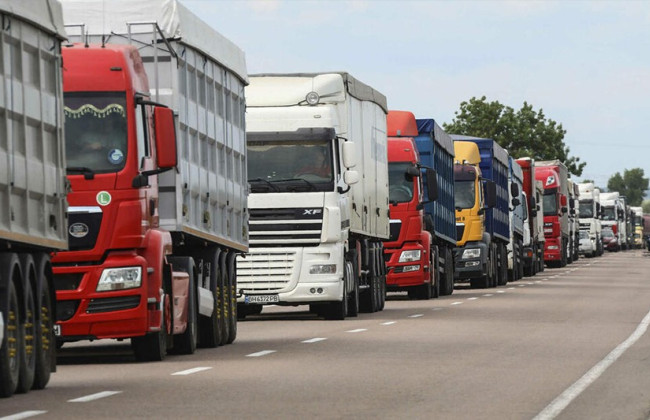 Кабмин закрыл систему «Шлях» для водителей, которые перевозят гуманитарную помощь