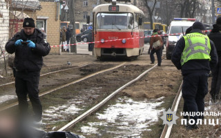 У Києві затримали підозрюваного у вбивстві чоловіка, тіло якого знайшли на трамвайних коліях