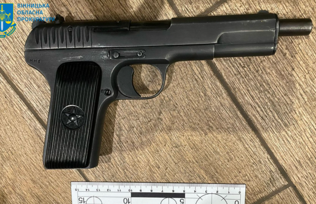 В Виннице двое мужчин незаконно переделывали пистолеты для стрельбы боевыми патронами