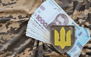 Як військовий, який отримує пенсію за вислугу років, може оформити надбавку на неповнолітніх дітей