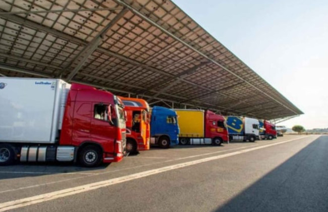 Минсоцполитики разрабатывает дополнительный механизм выезда за границу мужчин за гуманитарными грузами