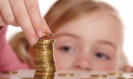 Помощь при усыновлении – как получить выплаты для детей-сирот и лишенных родительской опеки