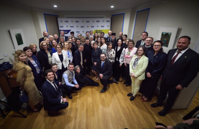 Единство украинцев в США: Владимир Зеленский провел встречу с диаспорой в Украинском доме