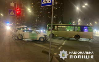 У Дніпровському районі столиці сталася смертельна ДТП за участі автобуса та легковика