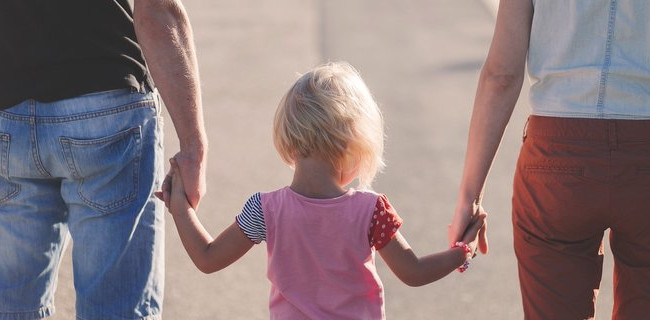 Как определяется происхождение ребенка, родители которого не состоят в браке