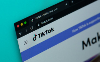 Велика Британія перевіряє TikTok і Reddit у питанні використання персональних даних дітей