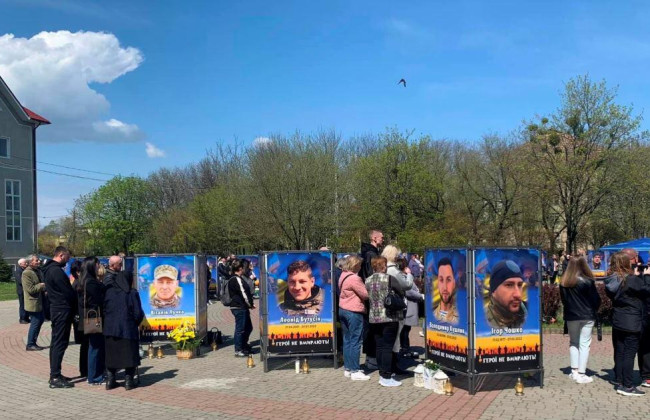 В Калуше суд привлек к ответственности мужчину, который украл лампадку из Аллеи Героев