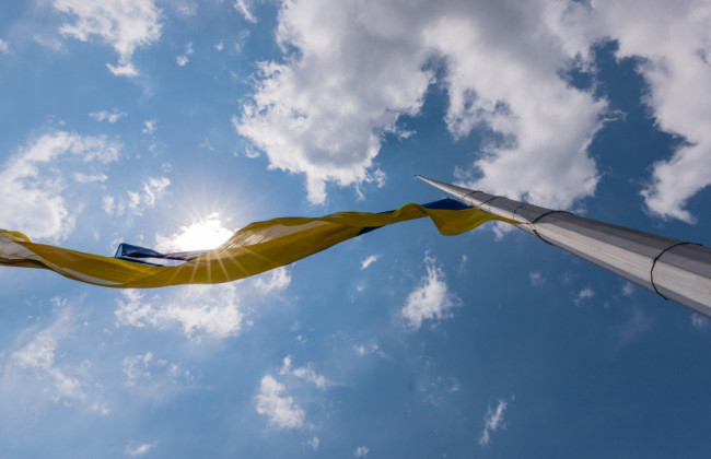 В Киеве приспустили главный флаг Украины