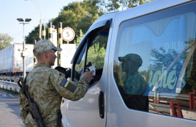 Кабмин разрешил выезд военнообязанных журналистов и артистов за границу по приглашению иностранных организаций