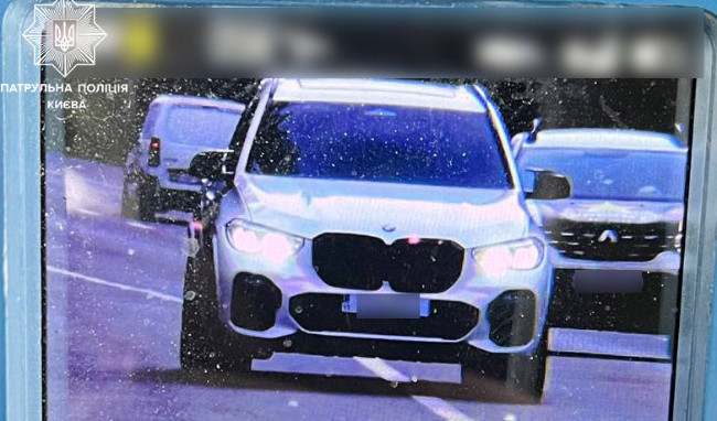 В Киеве наказали водителя BMW, который «летел» со скоростью 214 км в час