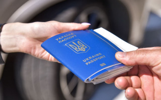 Які документи мають надати митці та медійники для виїзду за кордон — Кабмін визначив порядок